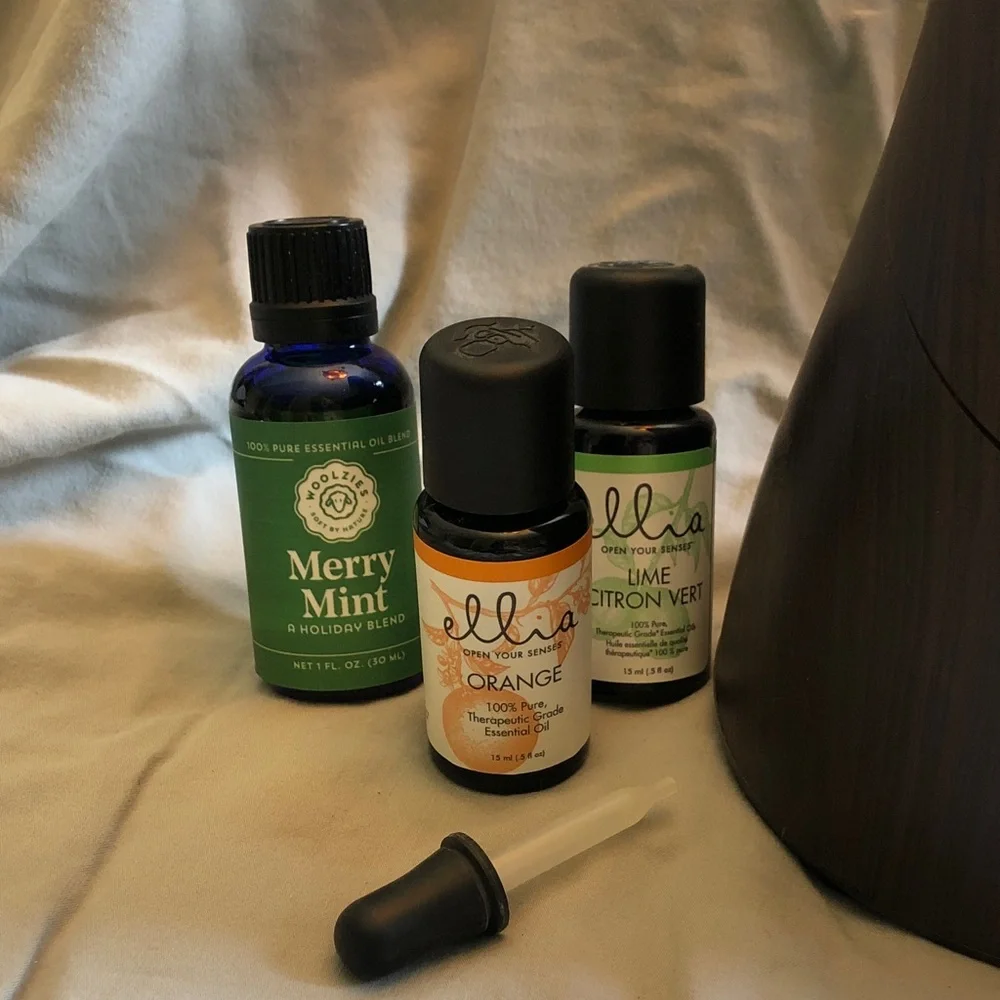 Ultrasonic Aromatherapy Diffuser - Black Woodgrain with 4 oils